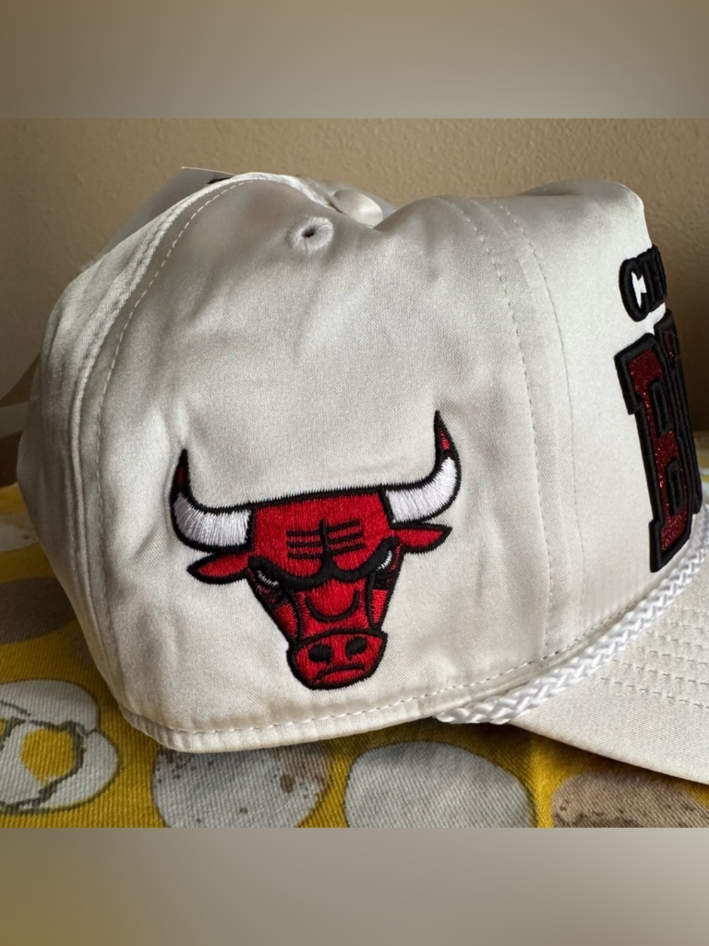 47 Brand NWT Chicago Bulls white satin Women’s hat - Picture 4 of 16